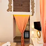 Charming روما